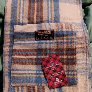 Patrick King Lux Merino Wool Plad Pocketed Scottish Tartan Authority Scarf NWT